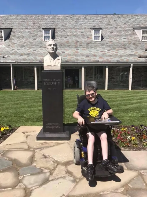 Todd next to a bust of Franklin Roosevelt