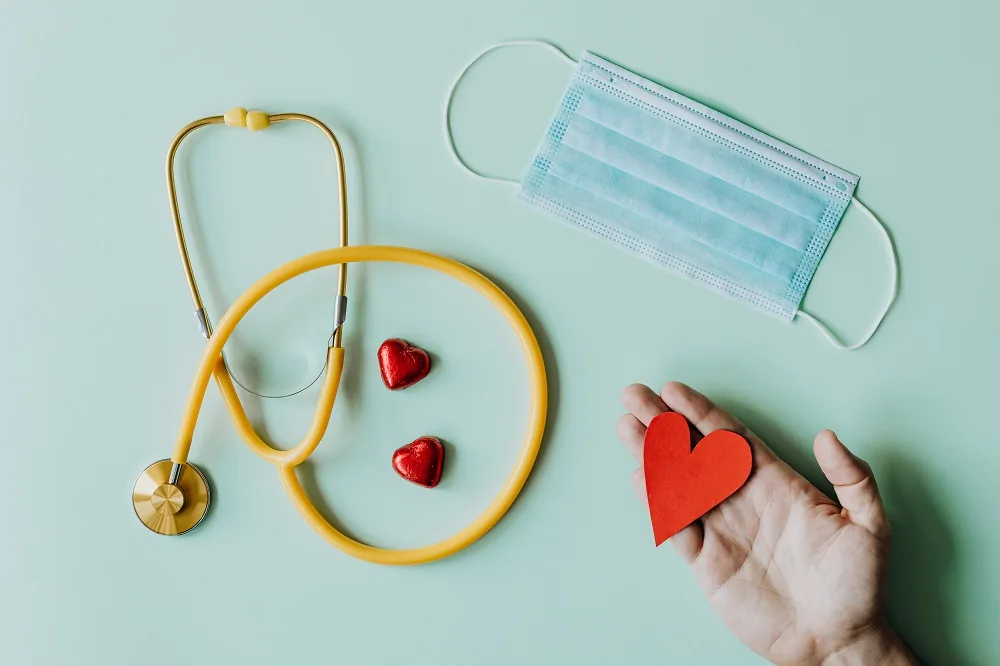 A stethoscope, face mask and small red hearts